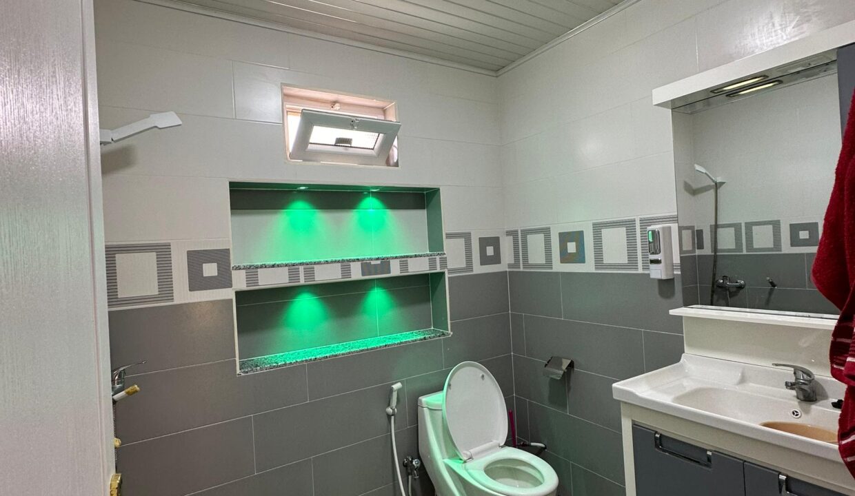 WC piece parentale f4 (SIDI KHALED)