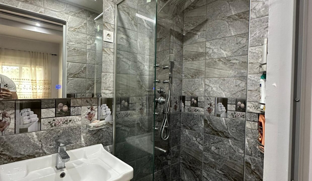 douche piece parentale F4 (SIDI KHALED)